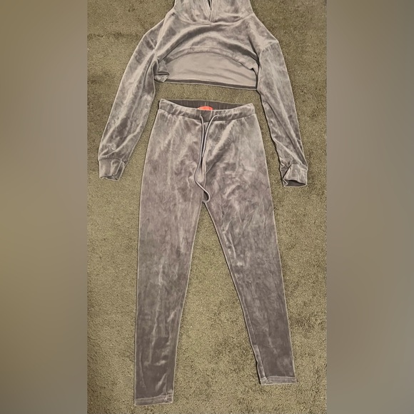Roma Concept Y2K Velour Cropped Tracksuit - Picture 4 of 5